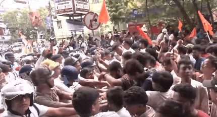 যাদবপুর বিশ্ববিদ্যালয়ে এবিভিপি-এসএফআই সংঘর্ষের পর উত্তেজনা, স্থায়ী পুলিশ ফাঁড়ির ইঙ্গিত উপাচার্যের