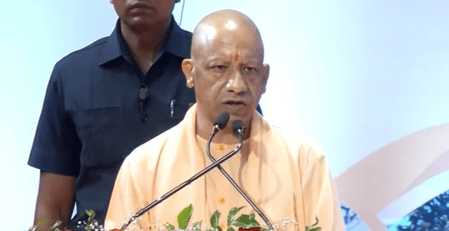 পুরনো স্কুলের জরাজীর্ণ ভবনের ভিডিও ছড়ানো নিয়ে এসপিকে নিশানা যোগীর, মিড-ডে মিলের রাঁধুনিদের জন্য একাধিক ঘোষণা