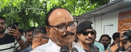 অযোধ্যায় মাছের ভোজে তপ্ত রাজনীতি, যোগীকে রাইয়ের চ্যালেঞ্জ—‘প্রমাণ দিন’, পাল্টা বিজেপির তোপ