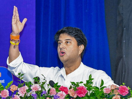 পিচোরে ৫ কোটি টাকার স্বাস্থ্য ও বিদ্যুৎ প্রকল্প উদ্বোধন সিন্ধিয়ার, ১০০ শয্যার হাসপাতালের কাজও তুলে ধরলেন