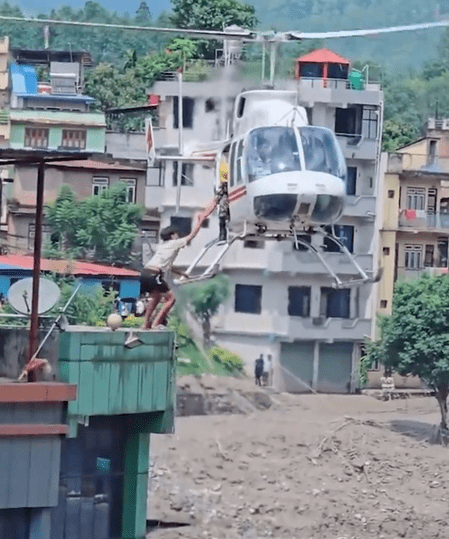 নেপালে আকস্মিক বন্যা: ভারতীয়দের সহায়তায় জরুরি নম্বর প্রকাশ ভারতীয় দূতাবাসের