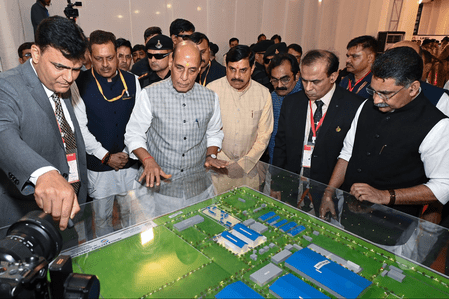 জবলপুরে টি-৭২, টি-৯০ ট্যাঙ্ক ওভারহল কেন্দ্রের ভিত্তিপ্রস্তর স্থাপন রাজনাথ সিংয়ের
