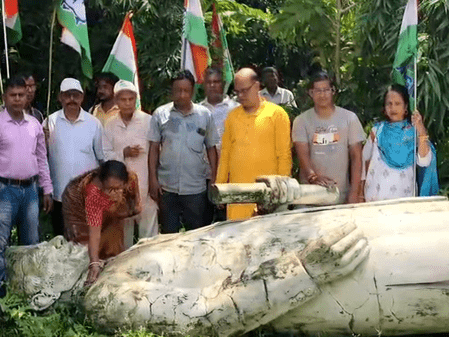 দুর্গাপুরে নেহরুর মূর্তি ভাঙার অভিযোগ, ২৪ ঘণ্টার মধ্যে পুনঃস্থাপনের দাবি বঙ্গ কংগ্রেসের