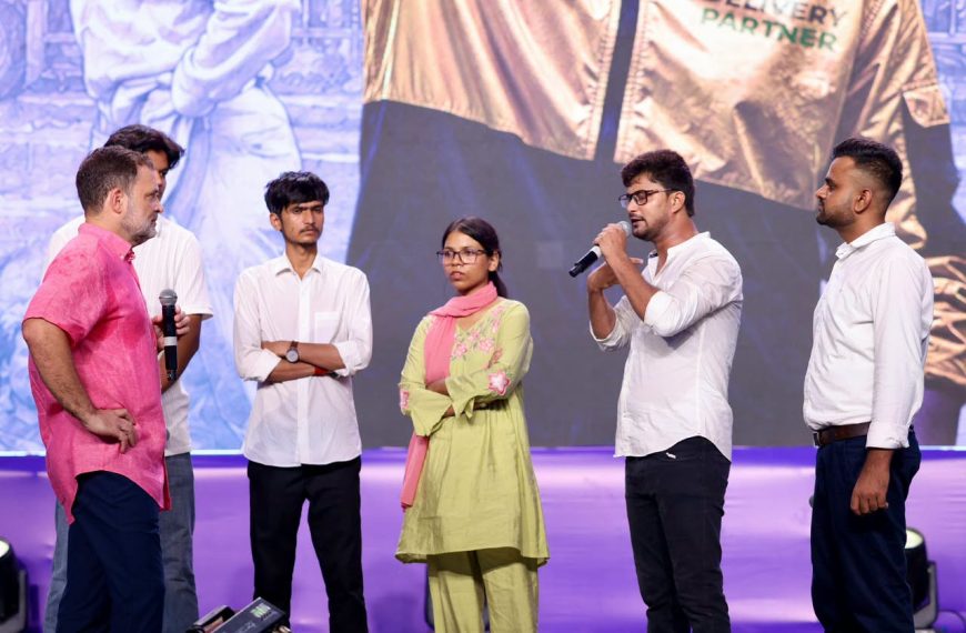 ‘ছাত্রদের আওয়াজ বদল আনবেই’, প্রয়াগরাজে রাহুলের হুঙ্কার