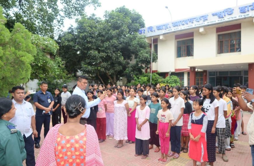 আম্বেদকর স্মৃতি ছাত্রী নিবাসে খাদ্যসামগ্রী সংক্রান্ত অভিযোগে আকস্মিক পরিদর্শনে মন্ত্রী বিকাশ দেববর্মা