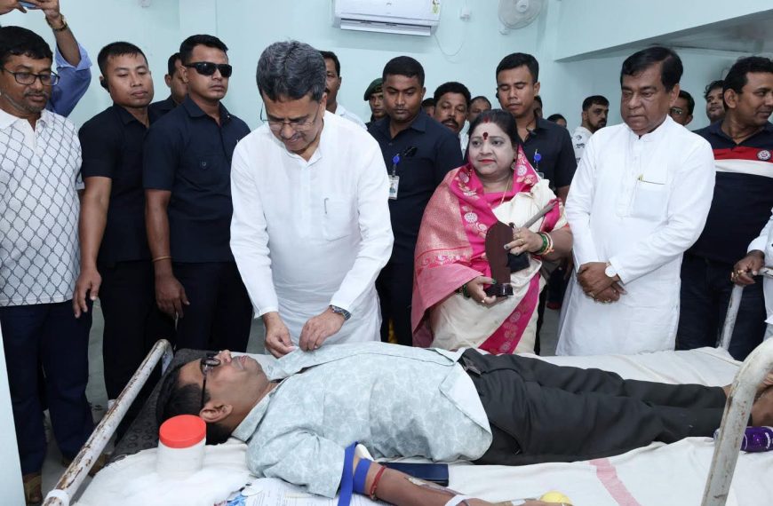 রক্তদানের মতো মানবিক কাজে আরো বেশি করে এগিয়ে আসতে হবে: মুখ্যমন্ত্রী