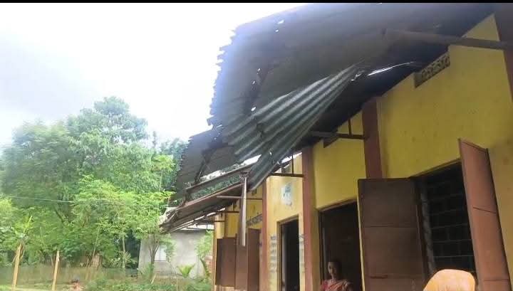 ছাউনি নেই, পানীয় জলের সংকট—সোরোমণি অঙ্গনওয়াড়ি কেন্দ্রের বেহাল দশায় প্রশ্নের মুখে শিশুদের নিরাপত্তা