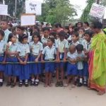 শিক্ষক সংকটে কাঞ্চনবাড়িতে ছাত্র-অভিভাবকদের পথ অবরোধ, স্কুলের গেটে তালা