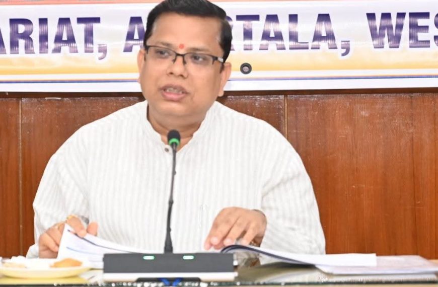 কাজে ফাঁকি দিয়ে আন্দোলন করলে অঙ্গনওয়াড়ি কর্মীদের বিরুদ্ধে ব্যবস্থা নেওয়া হবে, হুঁশিয়ারি মন্ত্রী টিংকু রায়ের