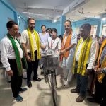ক্ষুদিরাম বসু ইংলিশ মিডিয়াম স্কুলে ছাত্রীদের সাইকেল বিতরণ, উদ্যোগের প্রশংসা সাংসদ রাজীব ভট্টাচার্যের
