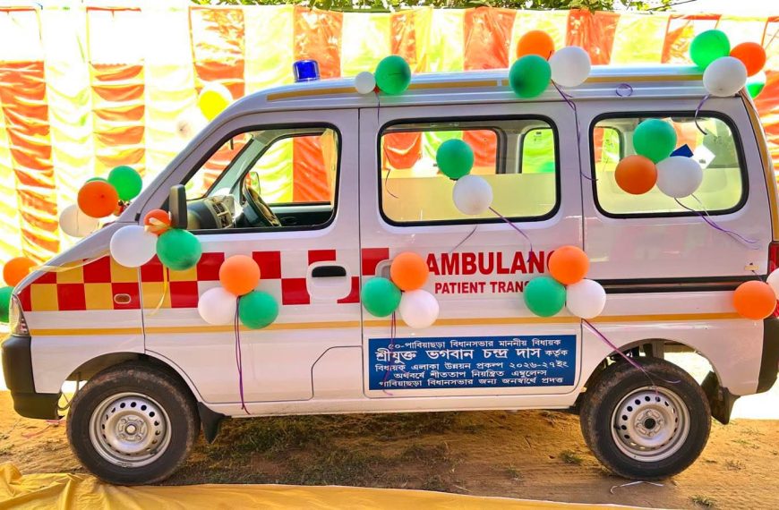 দক্ষিণ মাছমারায় শীতাতপ নিয়ন্ত্রিত অ্যাম্বুলেন্স পরিষেবা, স্বনির্ভর গোষ্ঠীর হাতে তুলে দিলেন বিধায়ক ভগবান দাস