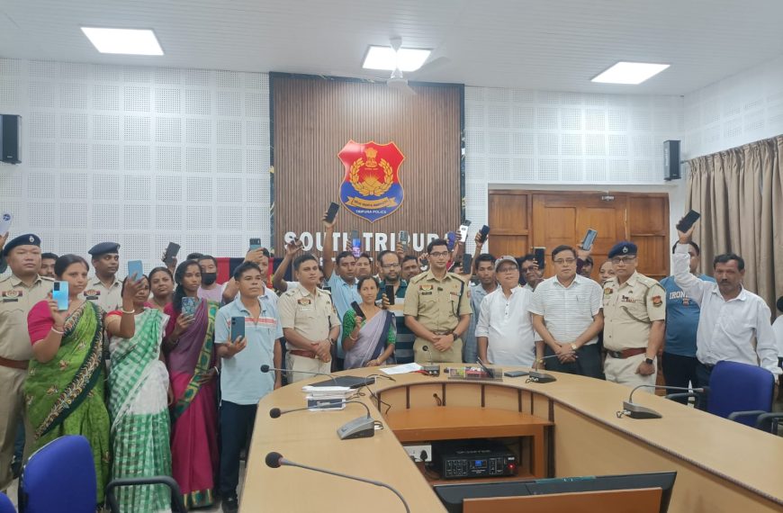 সিইআইআর পোর্টালের মাধ্যমে উদ্ধার ৩৫টি চুরি-হারানো মোবাইল, মালিকদের হাতে তুলে দিল পুলিশ