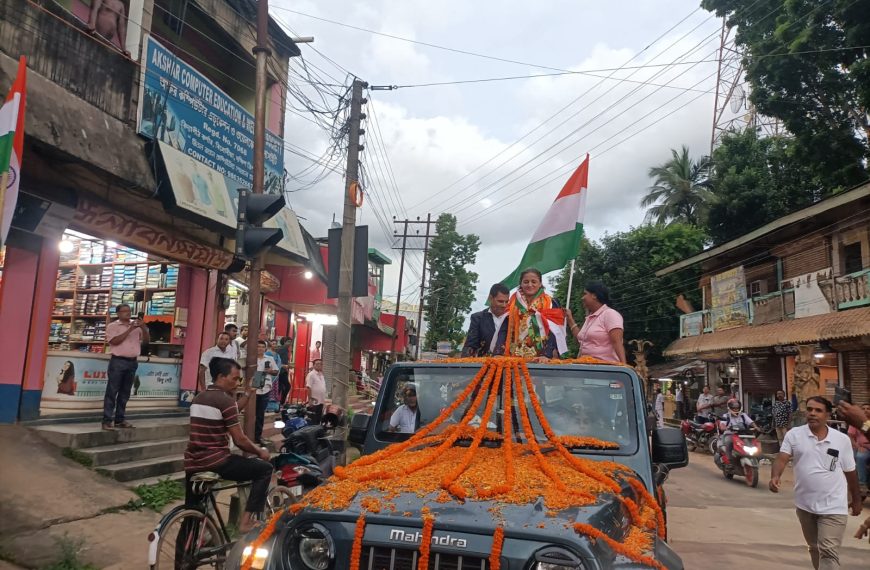 সংবর্ধনার জোয়ারে ভাসলেন বিলোনিয়ার সোনার মেয়ে অস্মিতা দে