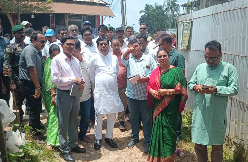 ৪১ ও ৪২ নম্বর ওয়ার্ডের নাগরিক সমস্যা খতিয়ে দেখলেন মেয়র
