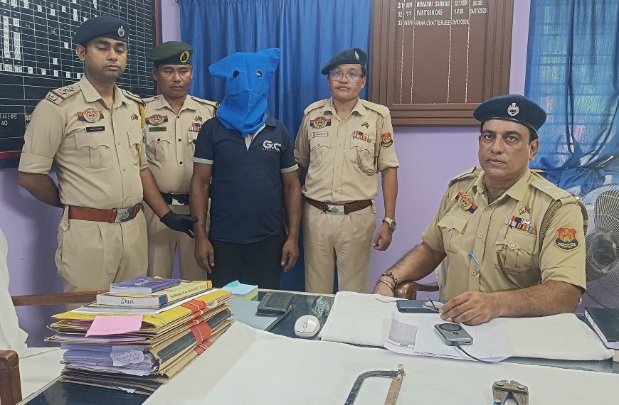 চারিপাড়া থেকে কুখ্যাত চোর আটক, চুরি যাওয়া সামগ্রী উদ্ধার