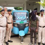 অভয়নগরে ছাত্রীর গলা থেকে সোনার চেইন ছিনতাই কান্ডে ই-অটোসহ যুবক গ্রেফতার