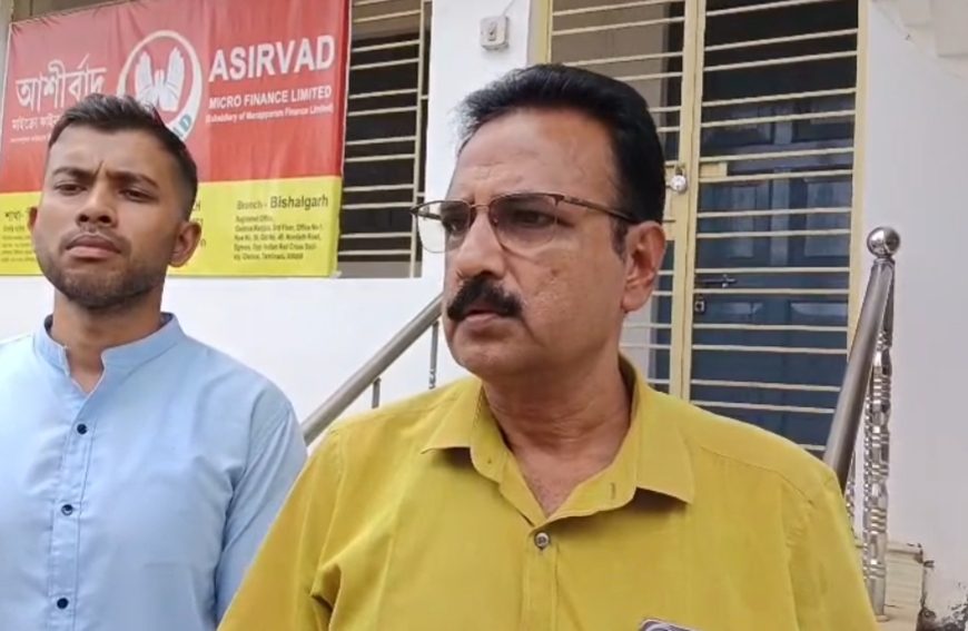 ট্রেড লাইসেন্স ছাড়াই মাইক্রোফাইন্যান্স ব্যবসার অভিযোগ, বিশালগড়ে সংস্থার কার্যালয়ে তালা