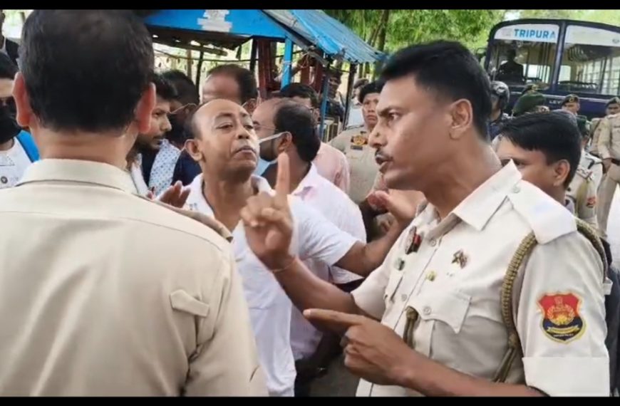 নিয়োগের দাবিতে মুখ্যমন্ত্রীর বাসভবন ঘেরাও-র চেষ্টা টেট উত্তীর্ণদের, টাউন হলের সামনে পুলিশি বাধা