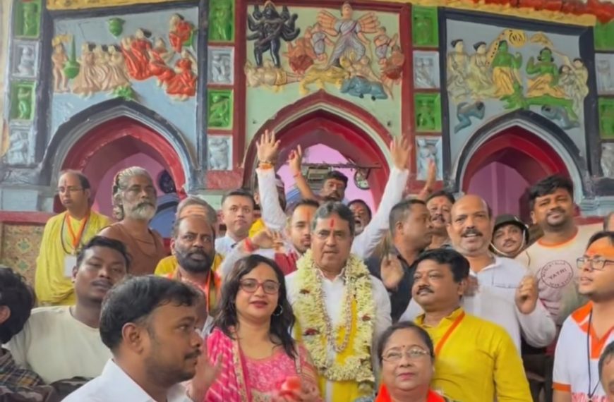 শ্রাবণ মাসে তারকেশ্বর মন্দিরে সস্ত্রীক পূজা দিলেন মুখ্যমন্ত্রী