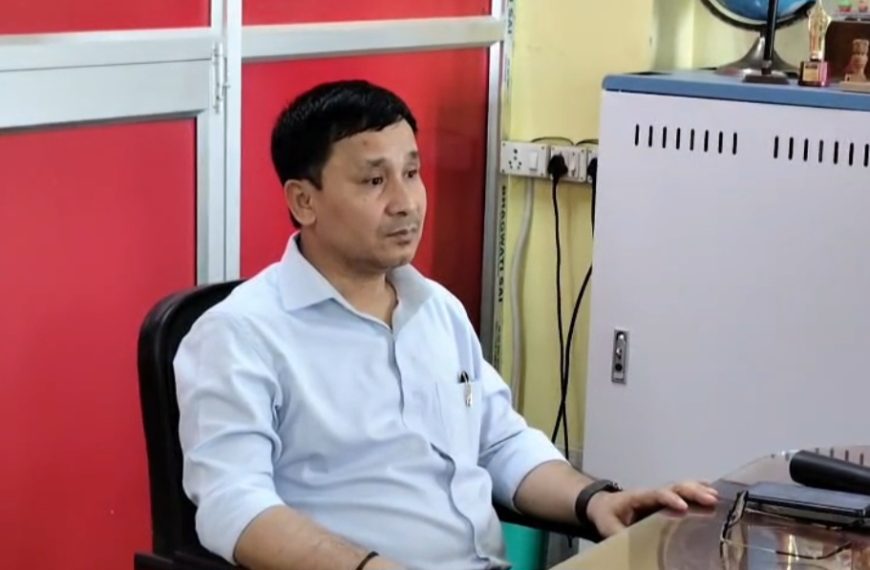 শিক্ষকতায় ফিরলেও রাজনীতি ছাড়ছেন না, জল্পনায় ইতি টানলেন প্রাক্তন সাংসদ