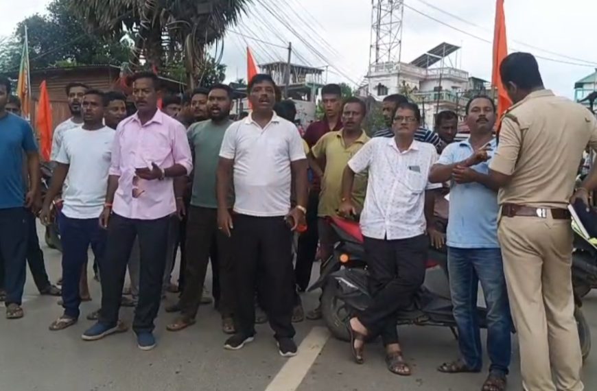 হনুমান মূর্তি ভাঙা ও শনি মন্দিরে হামলার অভিযোগ, প্রতিবাদে বেলতলীতে পথ অবরোধ