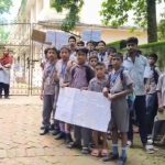 শিক্ষক সংকটে তেলকাজলা দ্বাদশ শ্রেণি বিদ্যালয়ে ছাত্রছাত্রীদের বিক্ষোভ, মূল গেটে তালা