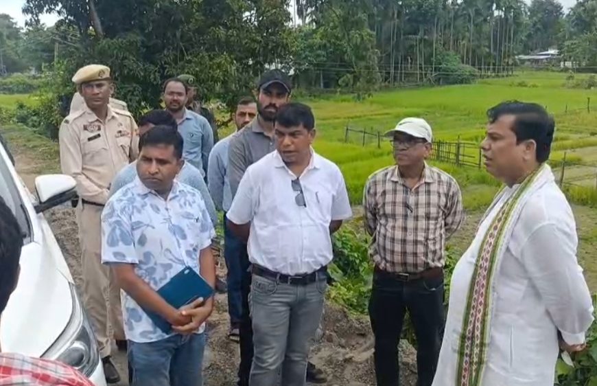 গোলধারপুরে বাঁধ ও পানীয় জল সমস্যা খতিয়ে দেখলেন মন্ত্রী টিঙ্কু রায়