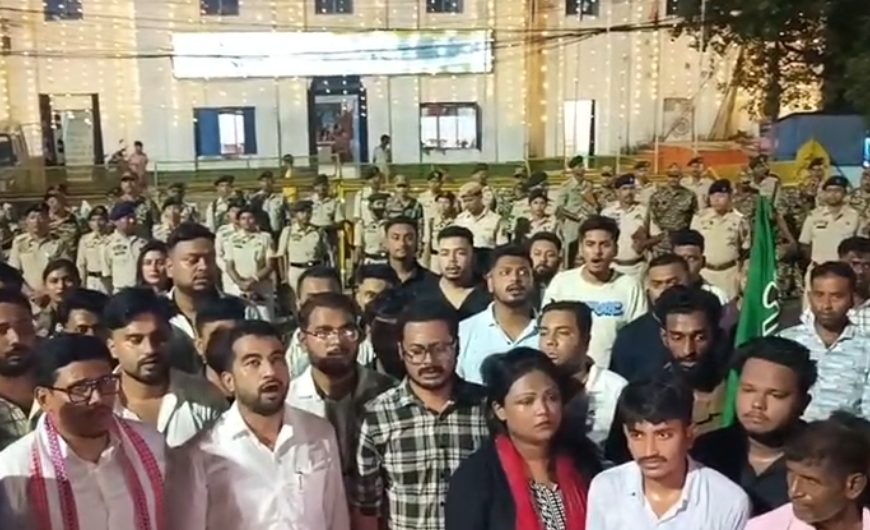 ‘বন্দে মাতরম’- এর অবমাননার অভিযোগে কংগ্রেস ভবনের সামনে বিজেপি যুব মোর্চার বিক্ষোভ