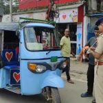 আগরতলা শহরে বাইরের ই-অটোর বিরুদ্ধে ট্রাফিকের অভিযান, নির্দিষ্ট রুটে চলাচলের নির্দেশ