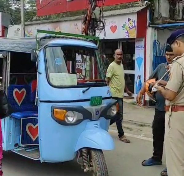 আগরতলা শহরে বাইরের ই-অটোর বিরুদ্ধে ট্রাফিকের অভিযান, নির্দিষ্ট&hellip;