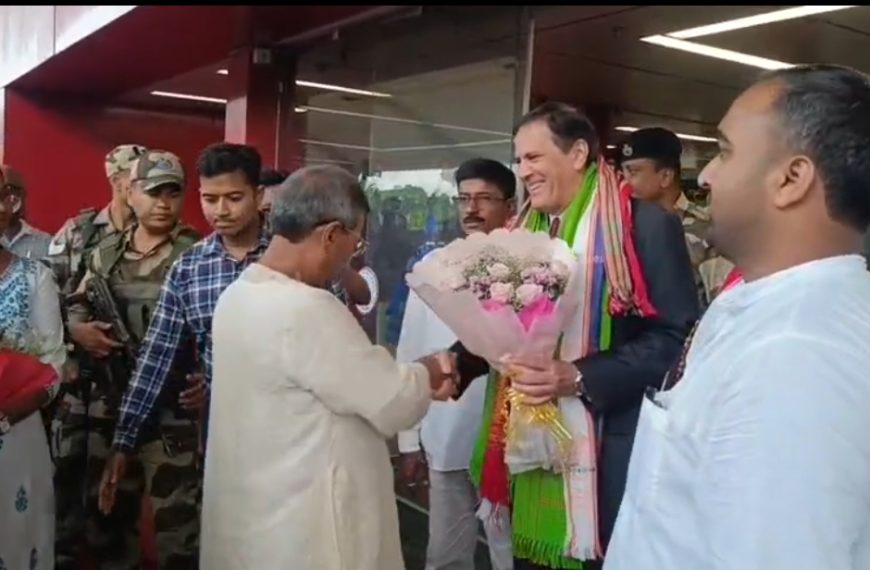 আগরতলায় পৌঁছলেন ভারতে নিযুক্ত কিউবার রাষ্ট্রদূত জুয়ান চার্লোস মার্সান আগুইলেরা