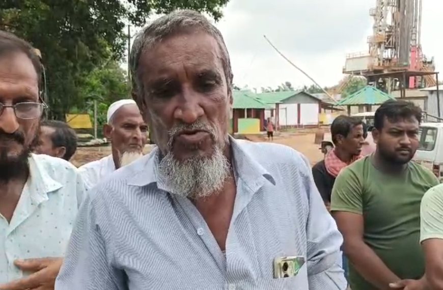 ওএনজিসির রাসায়নিক বর্জ্যে ফসলের জমি ও জলাশয় ক্ষতিগ্রস্তের অভিযোগ, ক্ষতিপূরণের দাবিতে গেট অবরোধ কৃষকদের