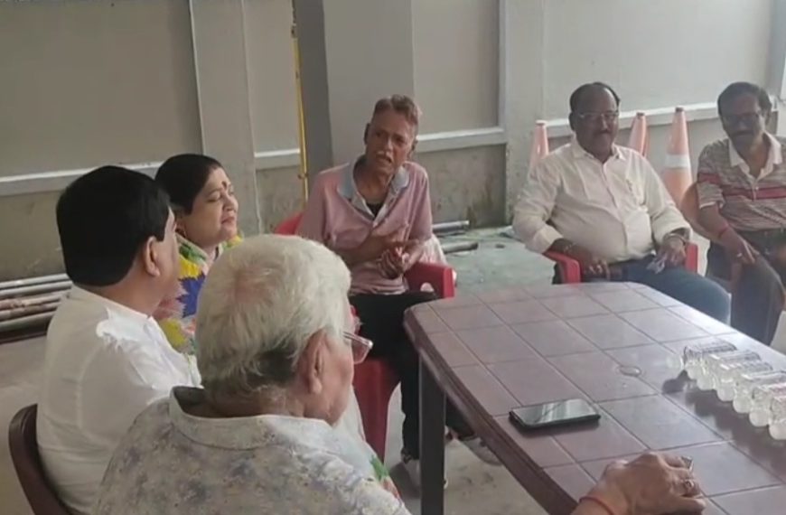 পুজোর আগেই শেষ হবে চলমান সংঘের পুকুরপাড়ের কাজ, পরিদর্শনে মেয়র দীপক মজুমদার