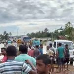 প্রশাসনের আশ্বাসের পরও ড্রেন নির্মাণ হয়নি, বৃষ্টির জলে জলমগ্ন বাড়িঘর,  চম্পকনগরে জাতীয় সড়ক অবরোধ