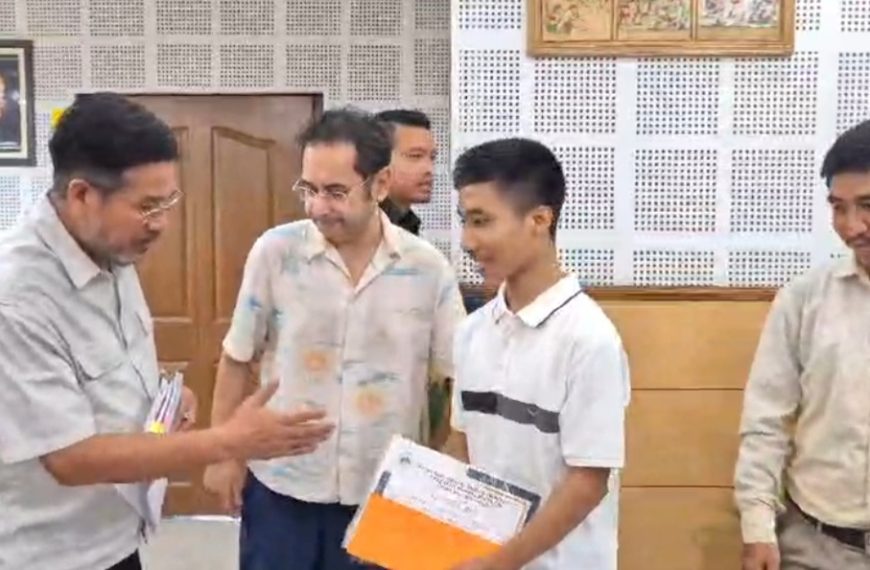 নীট-এ তপশিলি উপজাতি বিভাগে শীর্ষস্থানাধিকারী জুয়েল ত্রিপুরাকে সংবর্ধনা প্রদ্যোতের