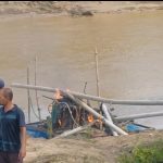 অবৈধ বালু উত্তোলন বন্ধের দাবিতে উত্তেজনা, বন দপ্তরের গাড়ি আটকালেন এলাকাবাসী