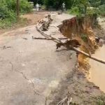 অবৈধ বালু উত্তোলনের জেরে সোনাই নদীতে তলিয়ে গেল রাস্তার বড় অংশ, দ্রুত সংস্কারের দাবি এলাকাবাসীর