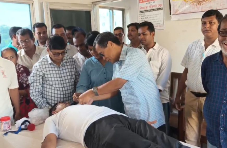 প্রয়াত শিক্ষক অজিত রায় চৌধুরীর মৃত্যুবার্ষিকীতে যোগেন্দ্রনগরে রক্তদান শিবির
