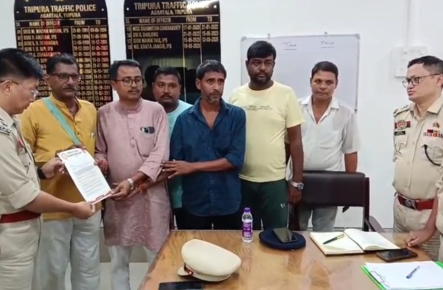 ই-অটো ও অটোচালকদের ৭ দফা দাবি, ট্রাফিক এসপির কাছে স্মারকলিপি ত্রিপুরা ইলেকট্রনিক রিকশা শ্রমিক সমিতির