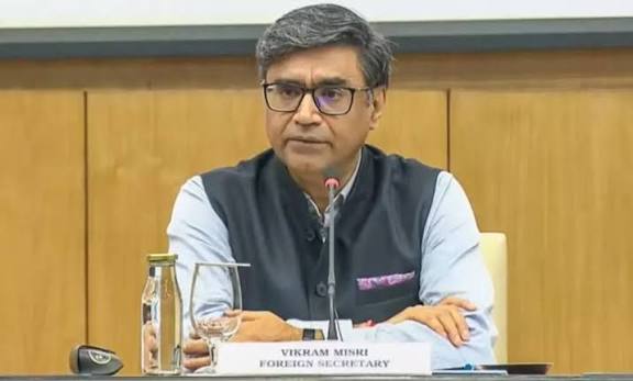 কলম্বোতে শ্রীলঙ্কার বিদেশমন্ত্রীর সঙ্গে বৈঠক বিদেশসচিব বিক্রম মিশ্রির, অগ্রাধিকারমূলক খাতে সহযোগিতা পর্যালোচনা
