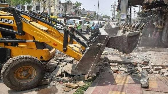 পুর নিগমের উচ্ছেদ অভিযান, বুলডোজারে ভাঙা হল অস্থায়ী দোকানপাট