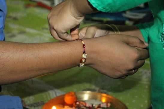ধর্মনগর থানায় পুলিশকর্মীদের রাখি পরাল মহিলা মোর্চা ও এবিভিপি