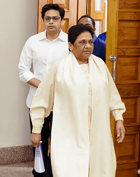 মায়াবতীর বড় সিদ্ধান্ত, বিএসপি থেকে বহিষ্কৃত ভাতিজা আকাশ আনন্দ