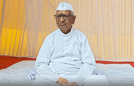 ‘জীবন যতদিন, ততদিন মানুষের সেবা করতে চাই’: হাসপাতাল থেকে ছাড়া পেলেন আন্না হাজারে