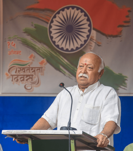 ‘আমেরিকায় কিছু লাগেজ ফেলে এসেছেন’: মহারাষ্ট্রে গরবায় মুসলিমদের নিষেধাজ্ঞা নিয়ে ভাগবতকে বিরোধীদের কটাক্ষ