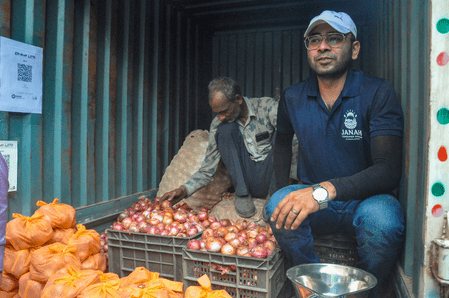 ৩,৪০০ কৃষককে সরাসরি ২১০ কোটি টাকা, ৩৫ টাকা কেজি দরে বিক্রি ৬৬৯ মেট্রিক টন পেঁয়াজ