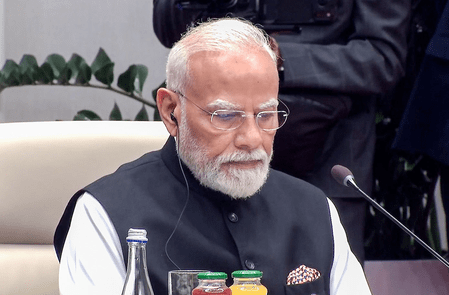 ‘সন্ত্রাসবাদ নিয়ে দ্বৈত মানদণ্ডের জায়গা নেই’: এসসিও সম্মেলনে মোদির কড়া বার্তা
