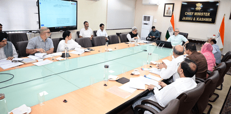 জম্মু-কাশ্মীরে ব্যবসার পথ আরও সহজ করতে কমপ্লায়েন্স সরল করার নির্দেশ ওমর আবদুল্লার