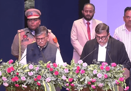 নিয়োগ বিতর্কের মধ্যেই পাঞ্জাব-হরিয়ানা হাইকোর্টের প্রধান বিচারপতি হিসেবে শপথ নিলেন বিচারপতি মিশ্র, অনুপস্থিত মুখ্যমন্ত্রী মান