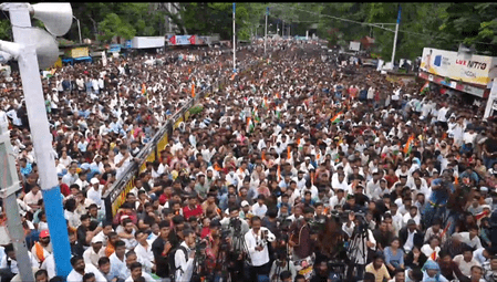 পরীক্ষায় অনিয়ম ও প্রশ্নফাঁসের অভিযোগ, পুণেতে এমপিএসসি পরীক্ষার্থীদের বিক্ষোভ